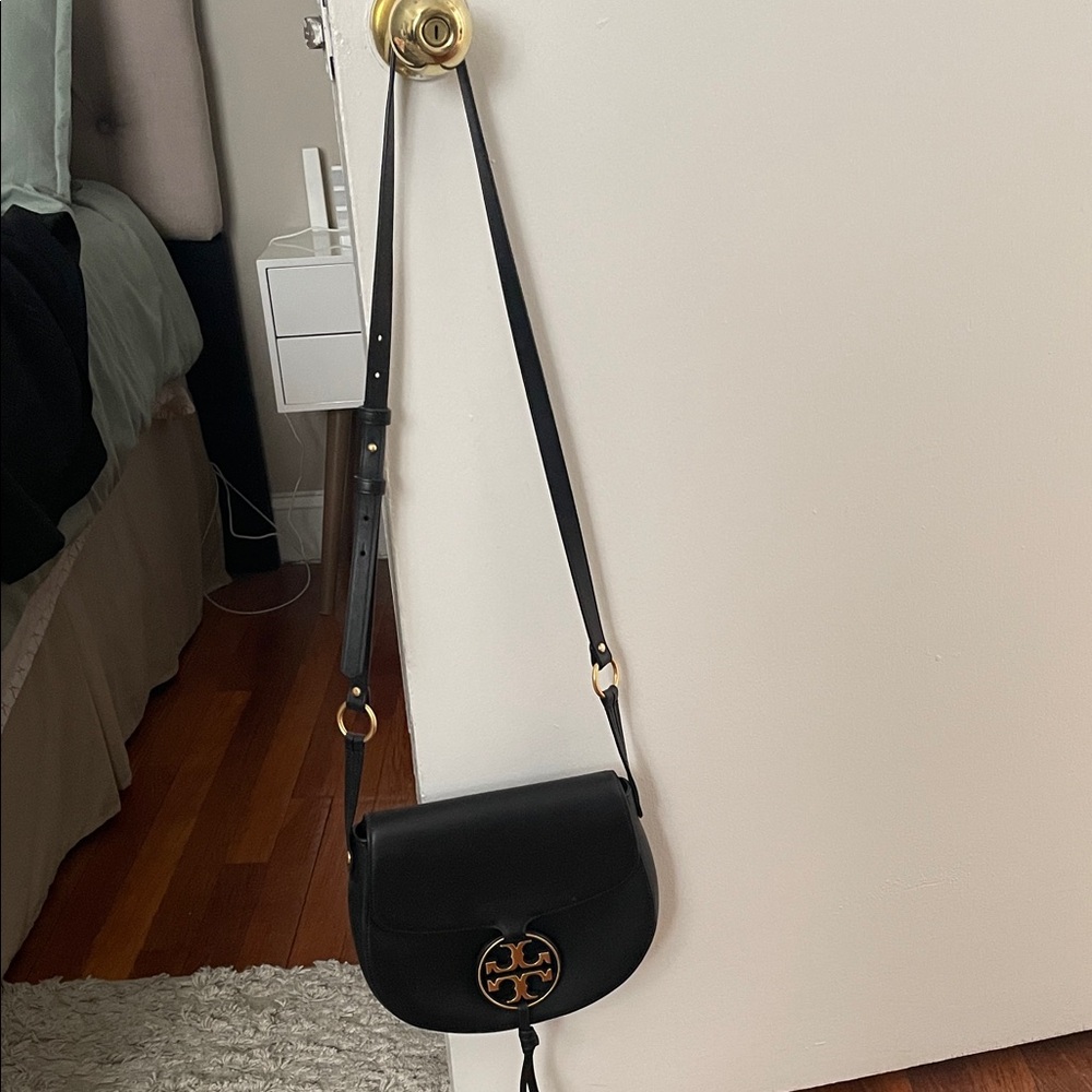 Tory Burch Black Crossbody Bag with Gold Emblem - Picture 5 of 7